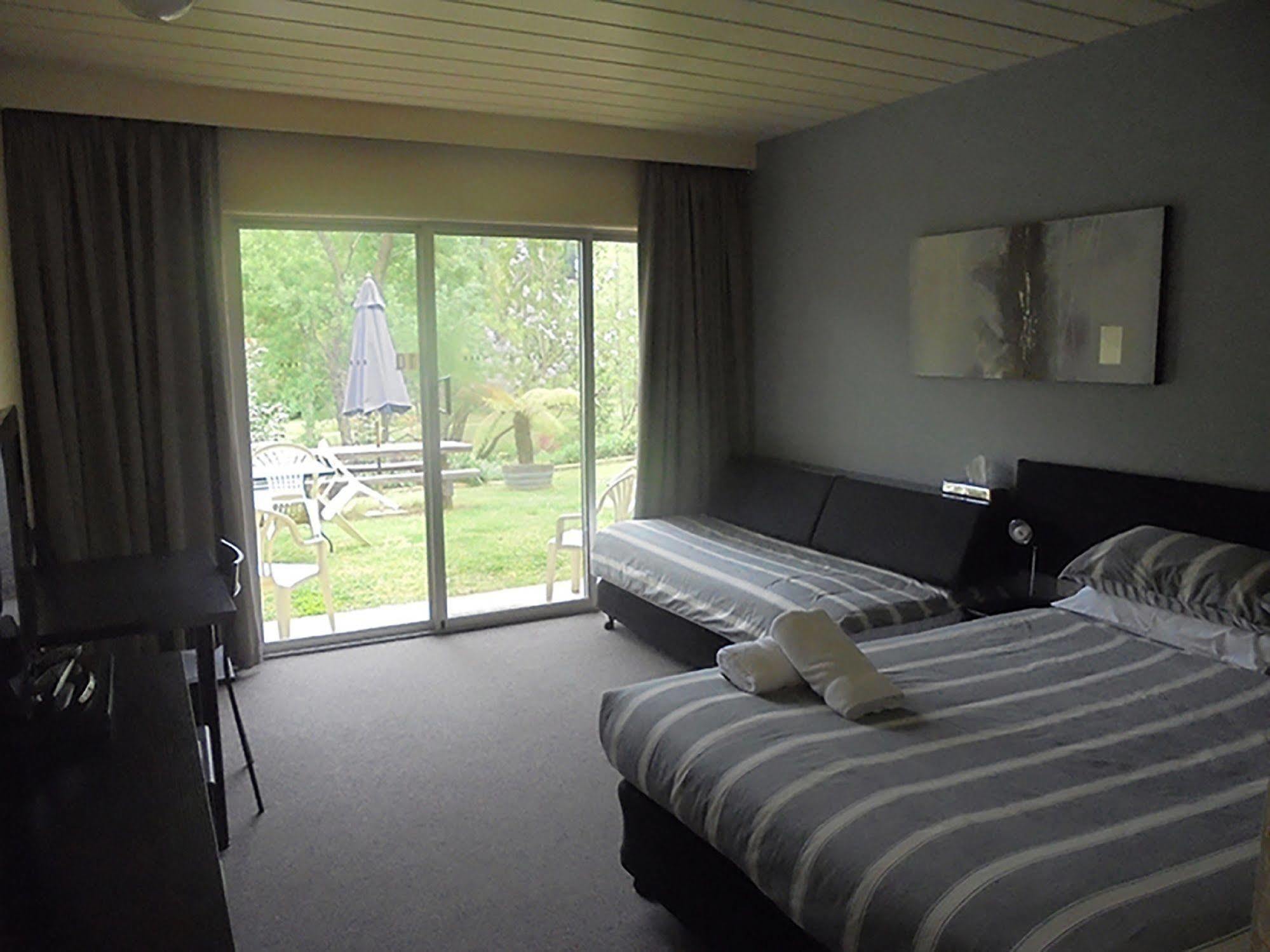 Riverbank Park Motel Bright Extérieur photo